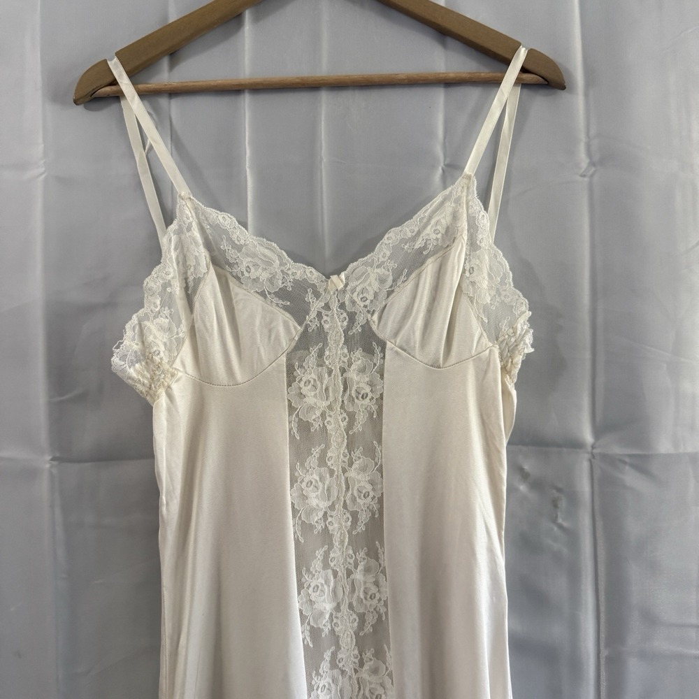 Vintage Undercover Wear L Ivory Long Sexy Nightgown Bridal Peekaboo Lingerie‎